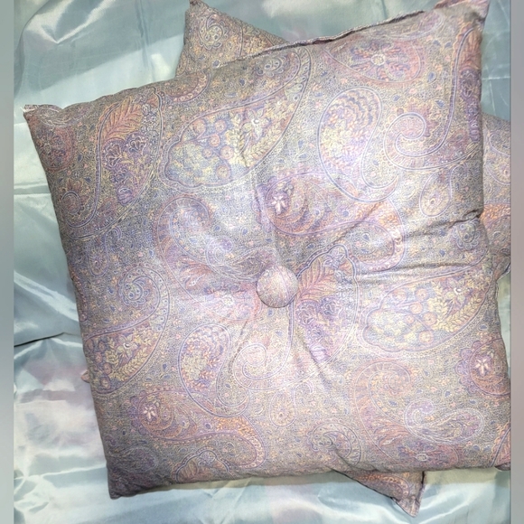 Two lavender paisley throws/sofa pillows - Picture 2 of 7